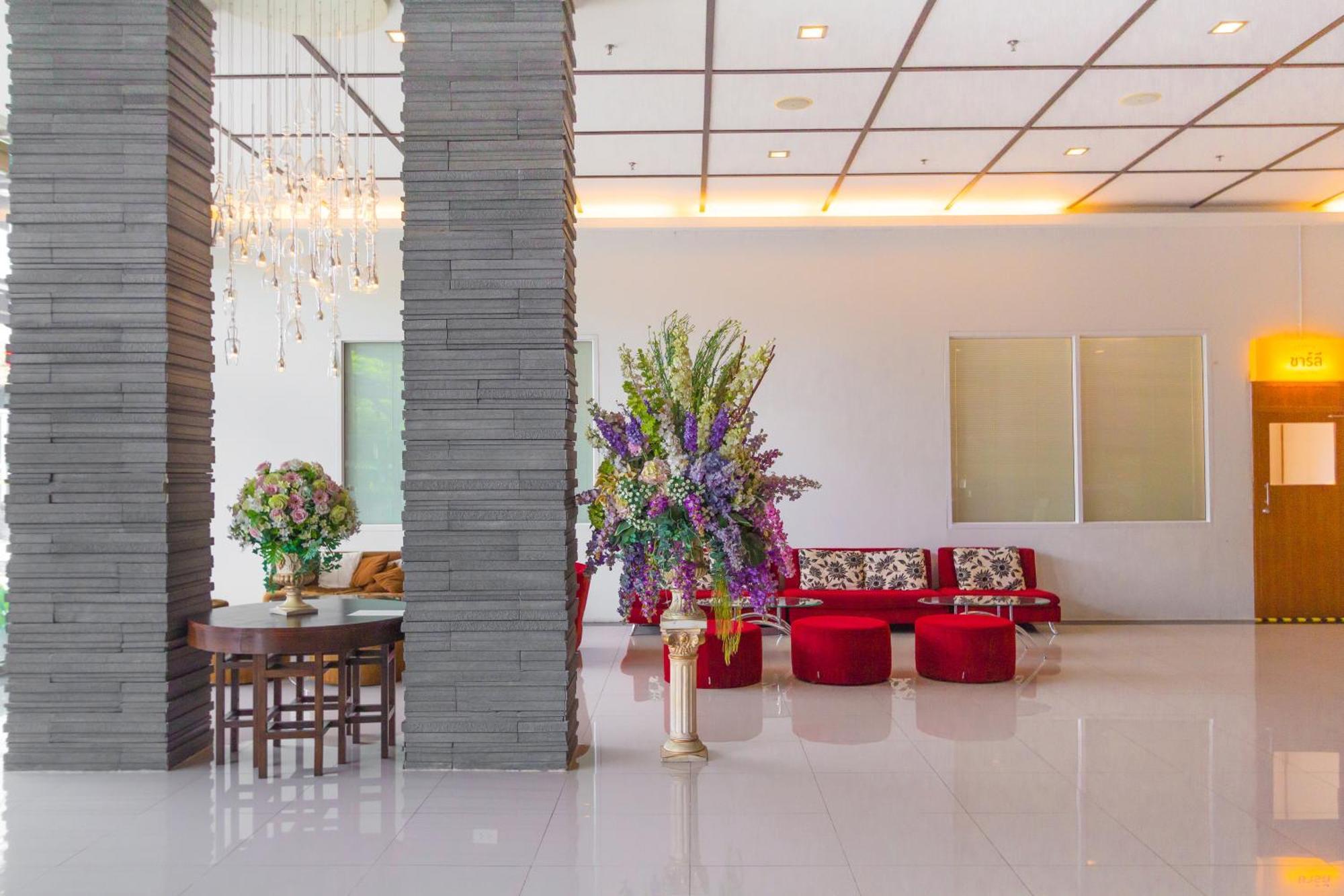 Mayflower Grande Hotel Chiang Mai Zewnętrze zdjęcie
