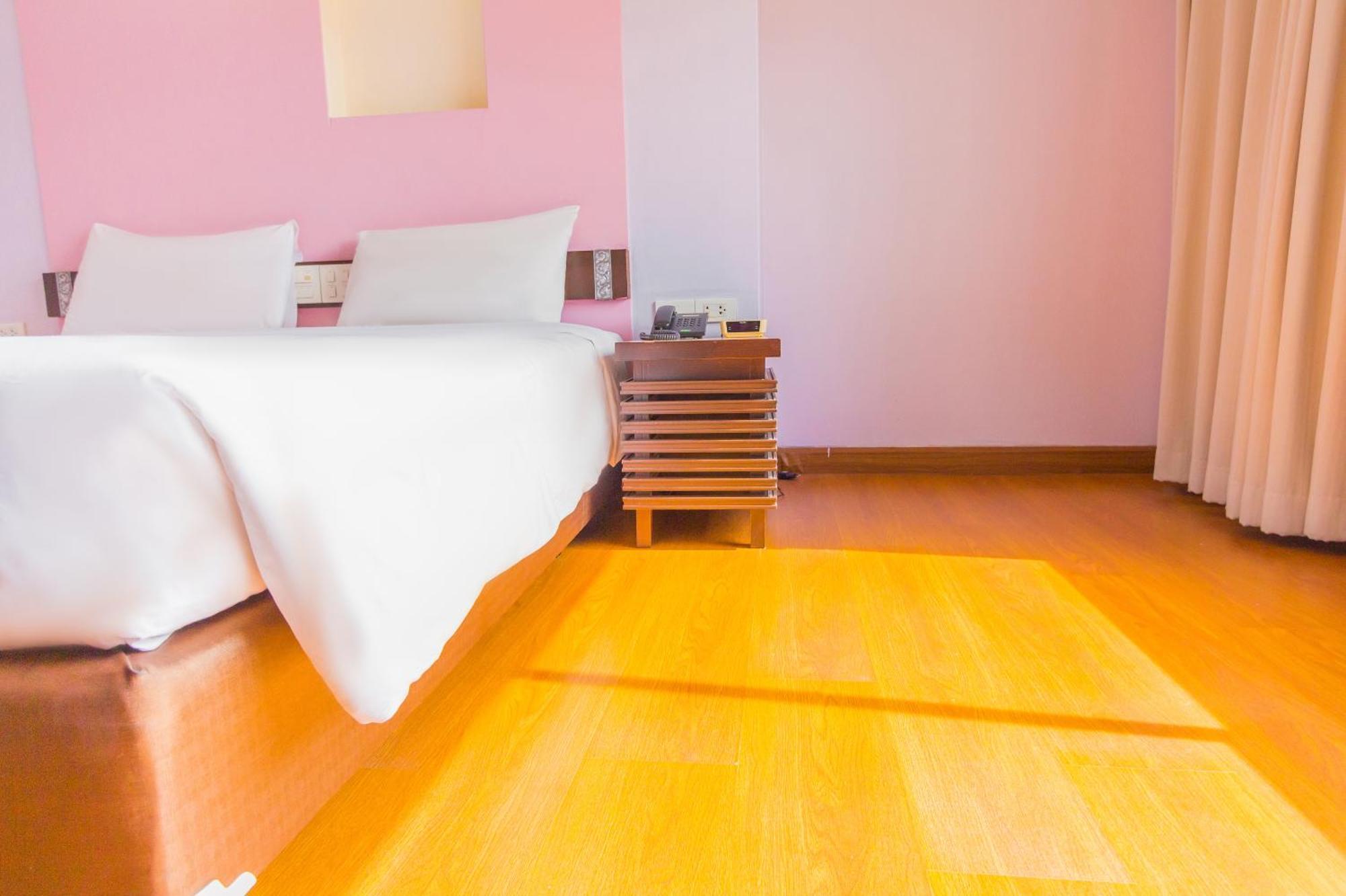 Mayflower Grande Hotel Chiang Mai Zewnętrze zdjęcie
