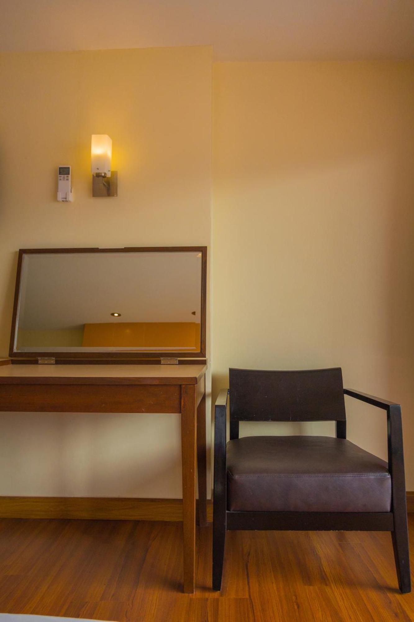 Mayflower Grande Hotel Chiang Mai Zewnętrze zdjęcie