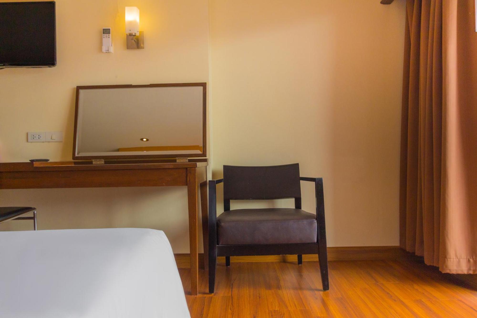Mayflower Grande Hotel Chiang Mai Zewnętrze zdjęcie