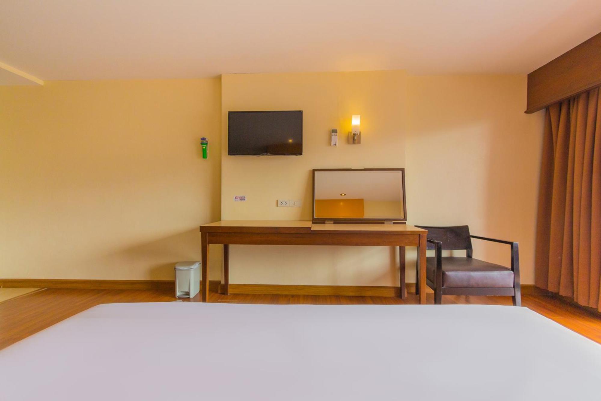 Mayflower Grande Hotel Chiang Mai Zewnętrze zdjęcie