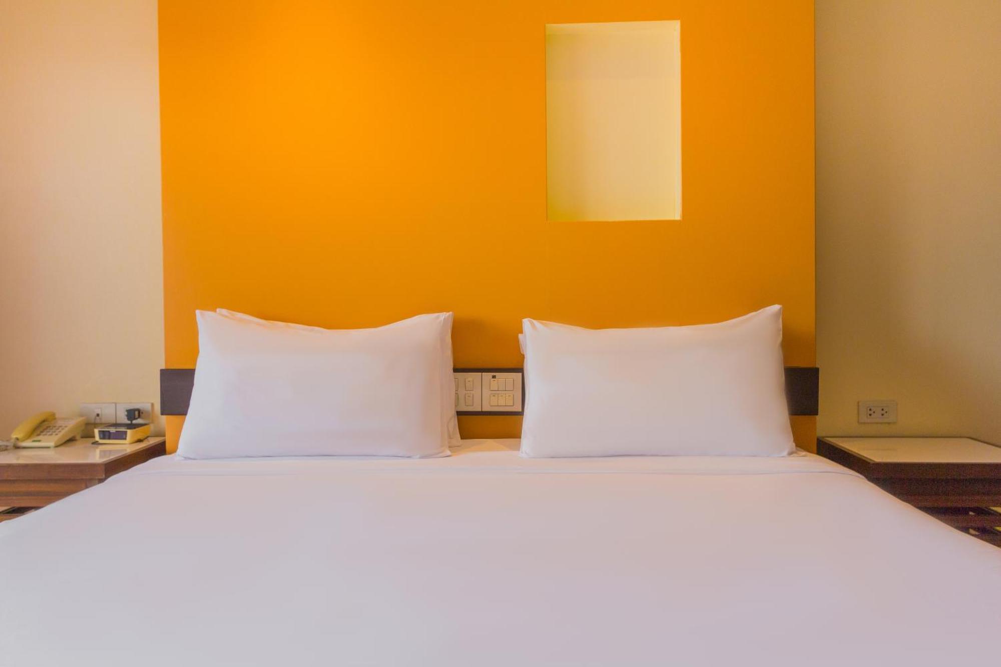 Mayflower Grande Hotel Chiang Mai Zewnętrze zdjęcie